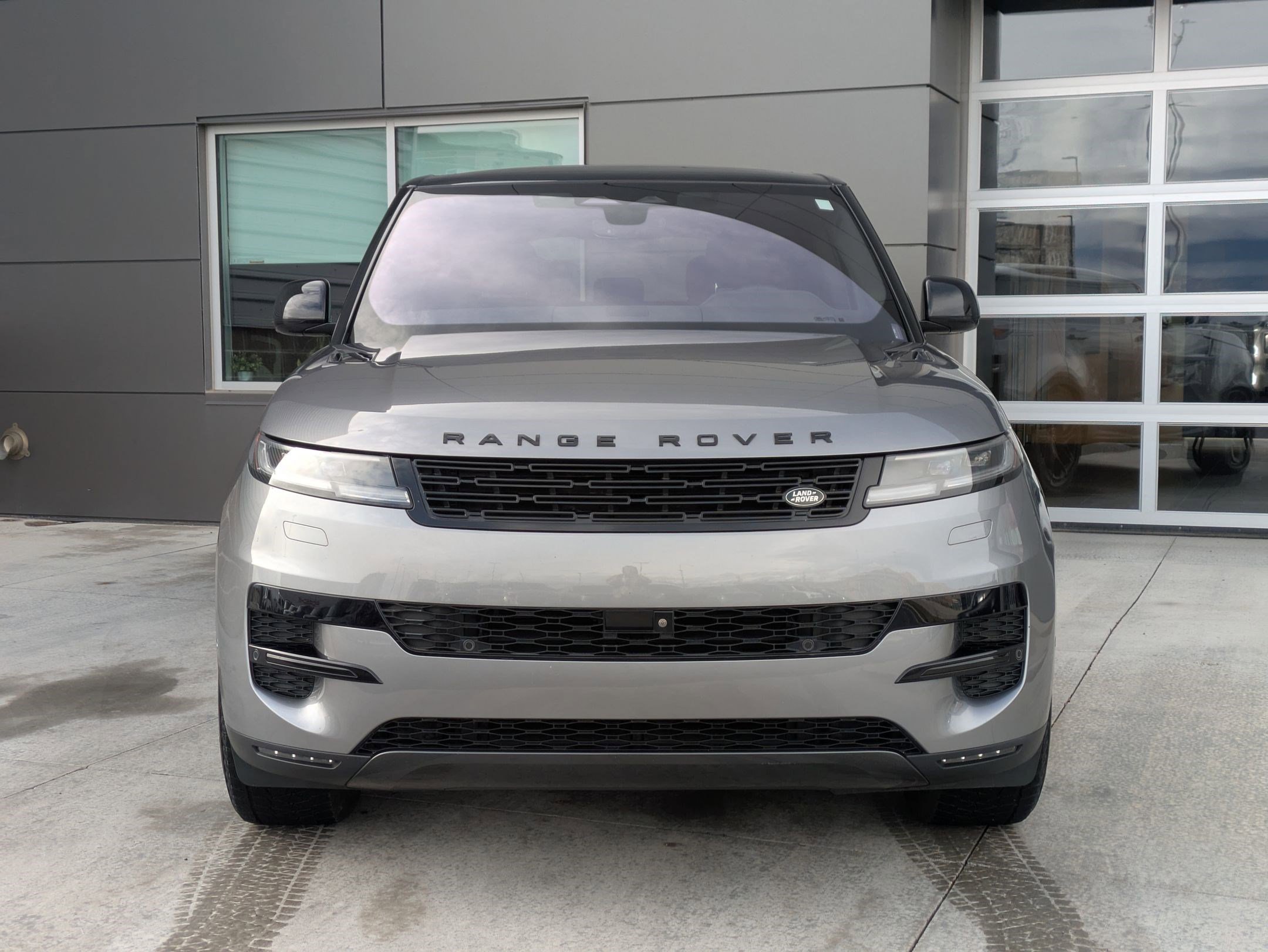 2023 Land Rover Range Rover Sport P360 Dynamic SE photo 2