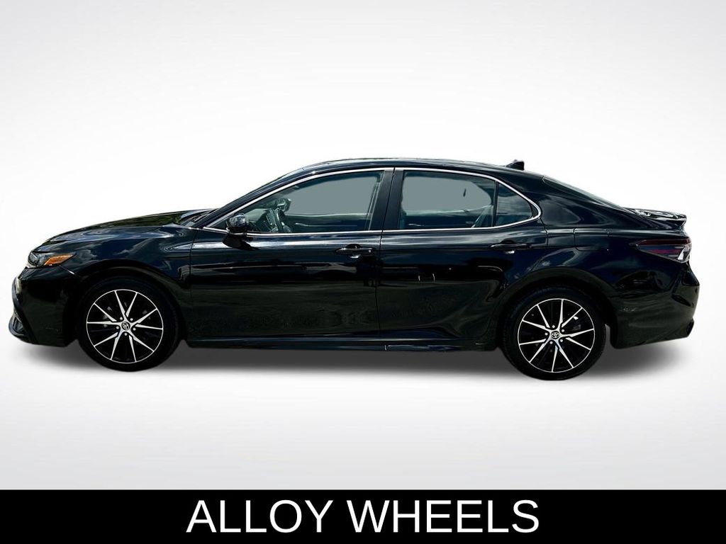 2023 Toyota Camry SE photo 3