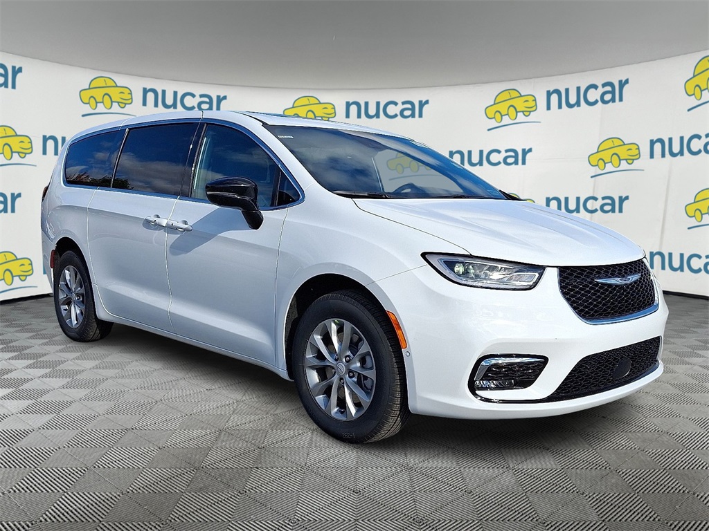 2026 Chrysler Pacifica Select's photo