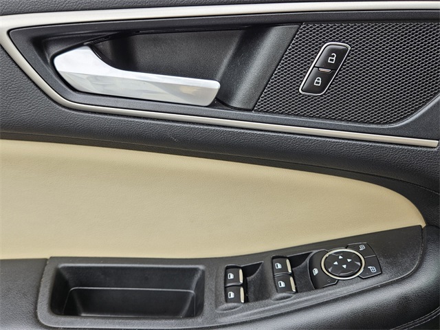 2022 Ford Edge SEL photo 29