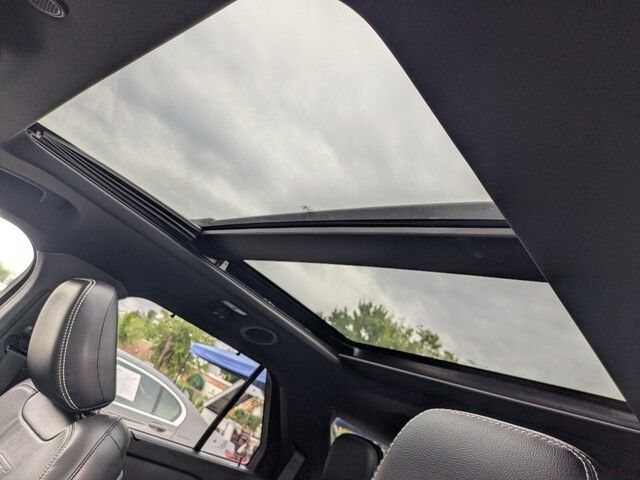 2020 Ford Explorer ST photo 8
