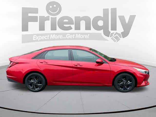 2022 Hyundai Elantra SEL Convenience photo 4
