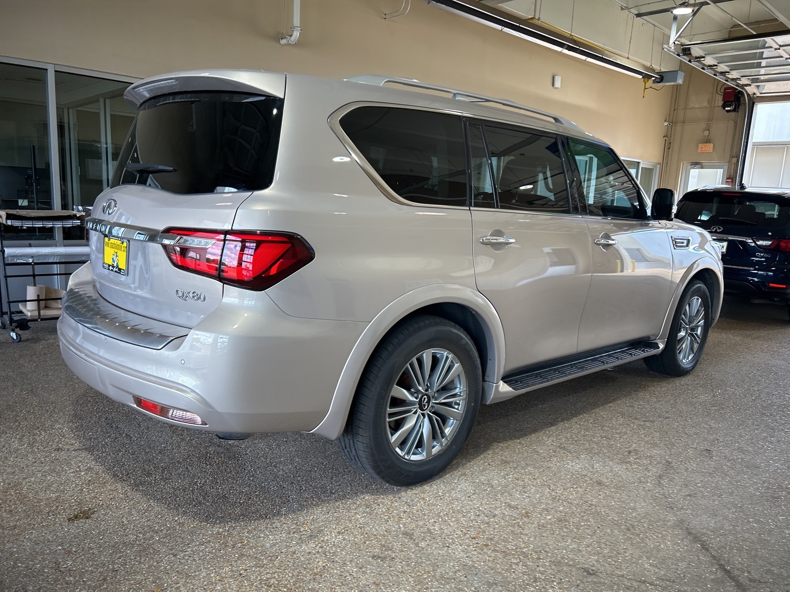 2021 Infiniti QX80 Luxe photo 33