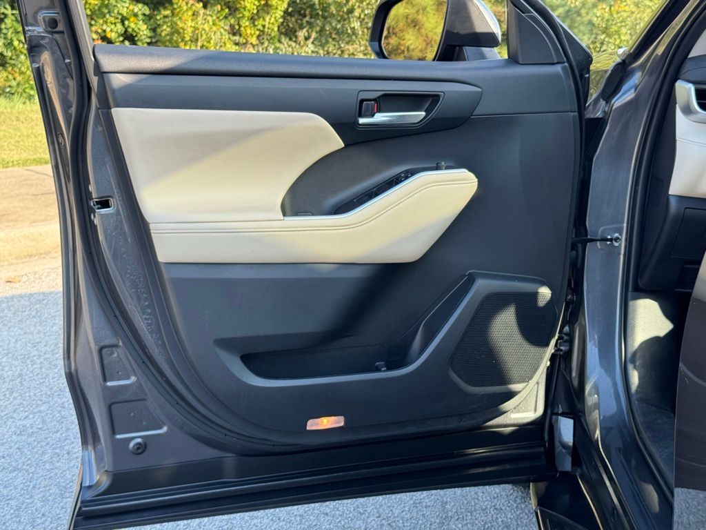 2023 Toyota Highlander XLE photo 20