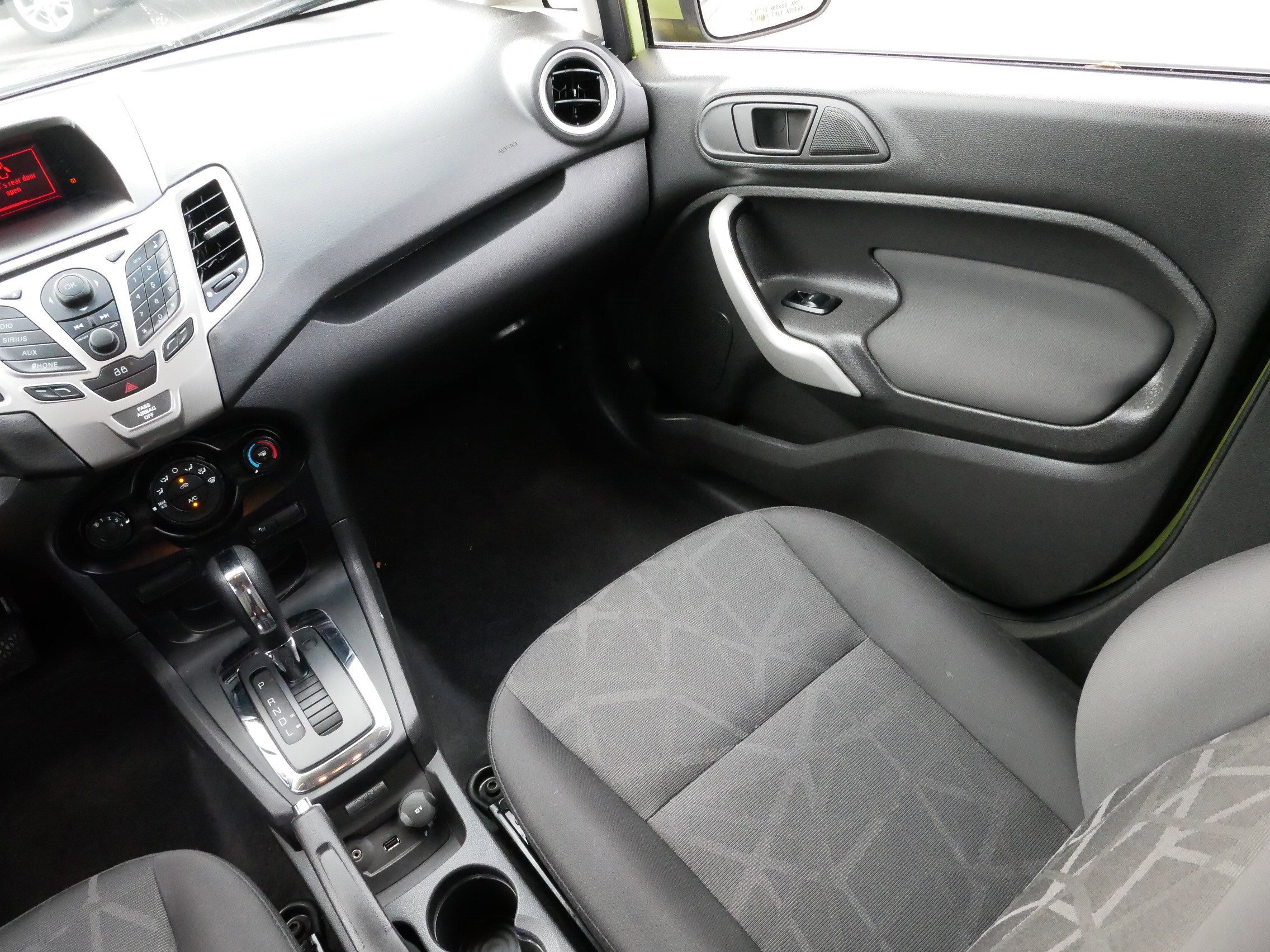 2013 Ford Fiesta SE photo 10