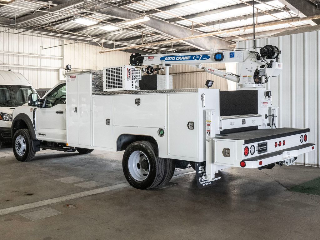 2024 Ford F-600 photo 4