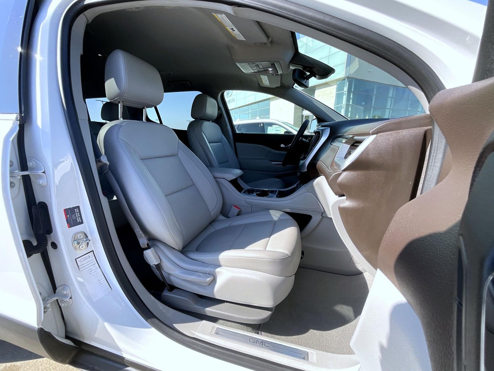 2023 Gmc Acadia SLT photo 14
