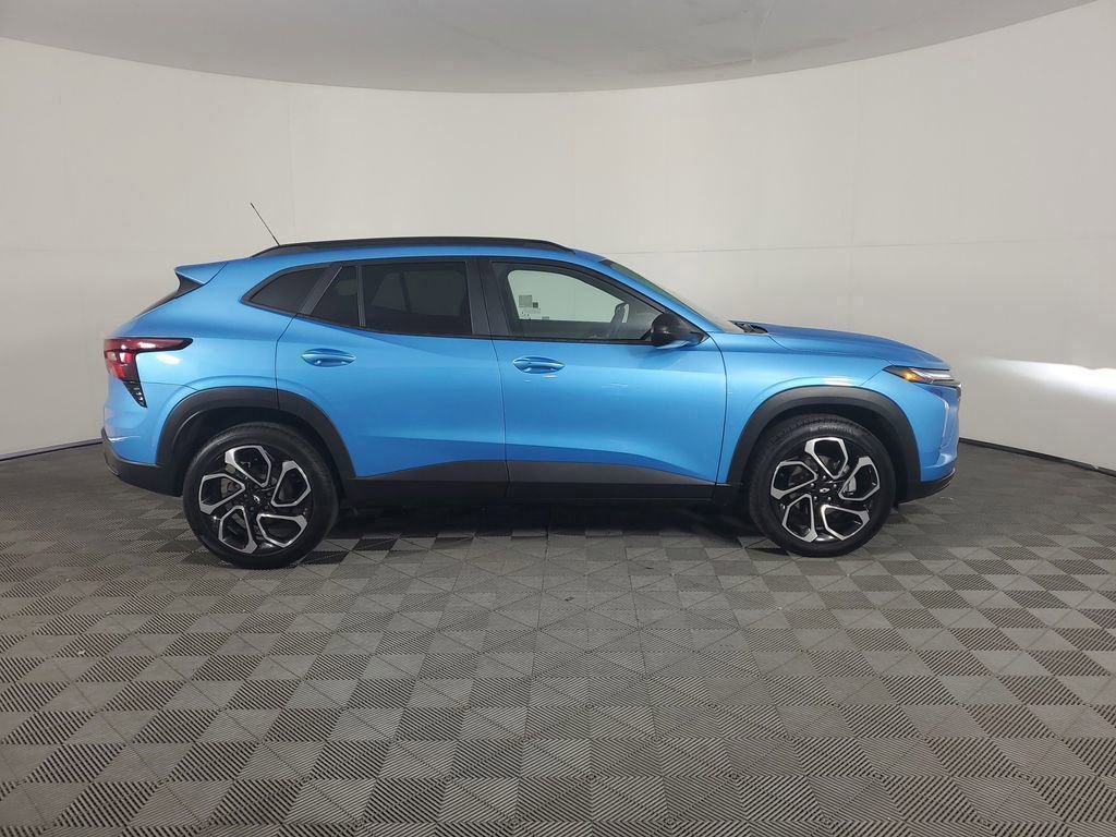 2025 Chevrolet Trax photo 3