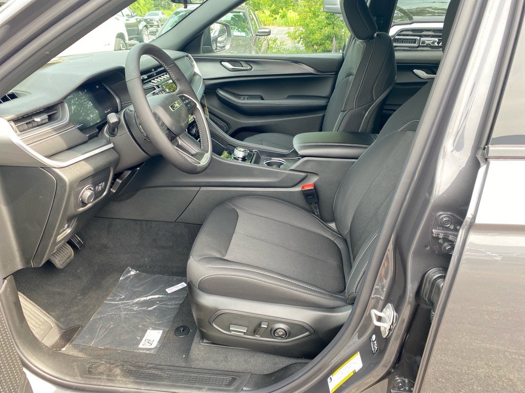 2025 Jeep Grand Cherokee L photo 5
