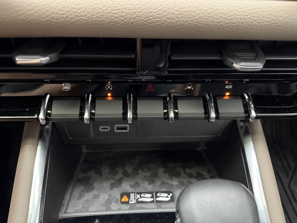 2024 Gmc Canyon Denali photo 43