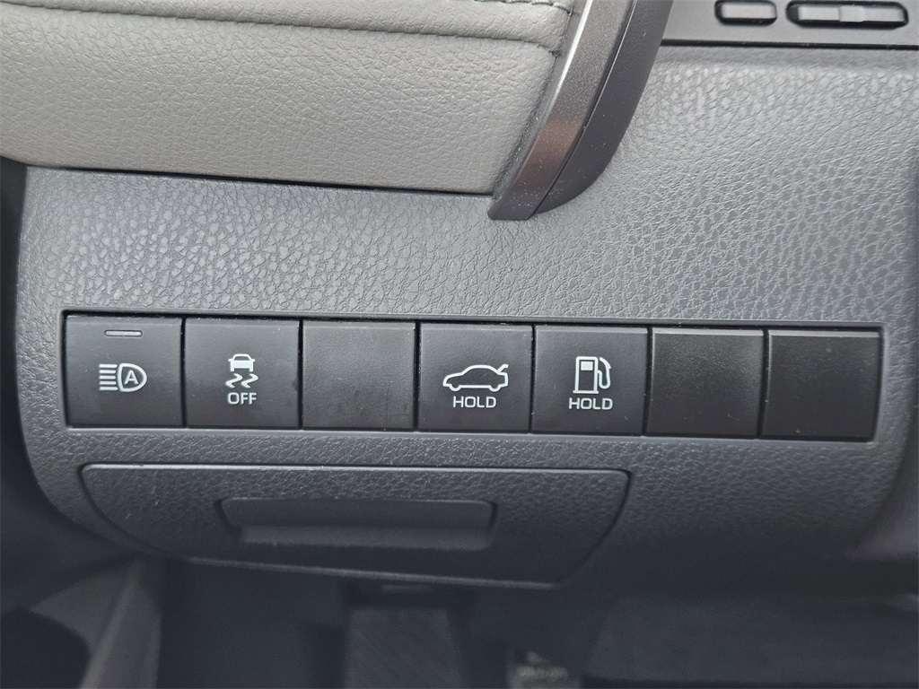 2022 Toyota Camry LE photo 17