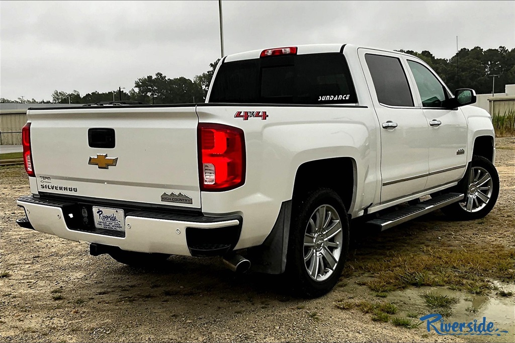 2018 Chevrolet Silverado 1500 High Country photo 4