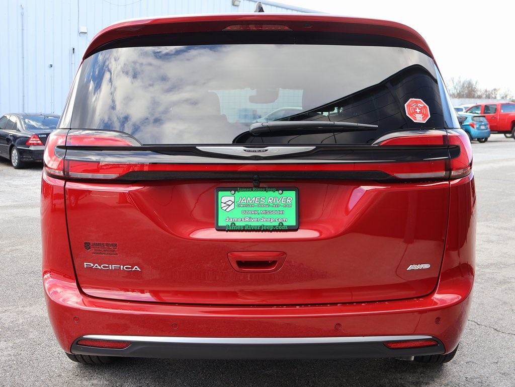 2026 Chrysler Pacifica Pinnacle photo 4