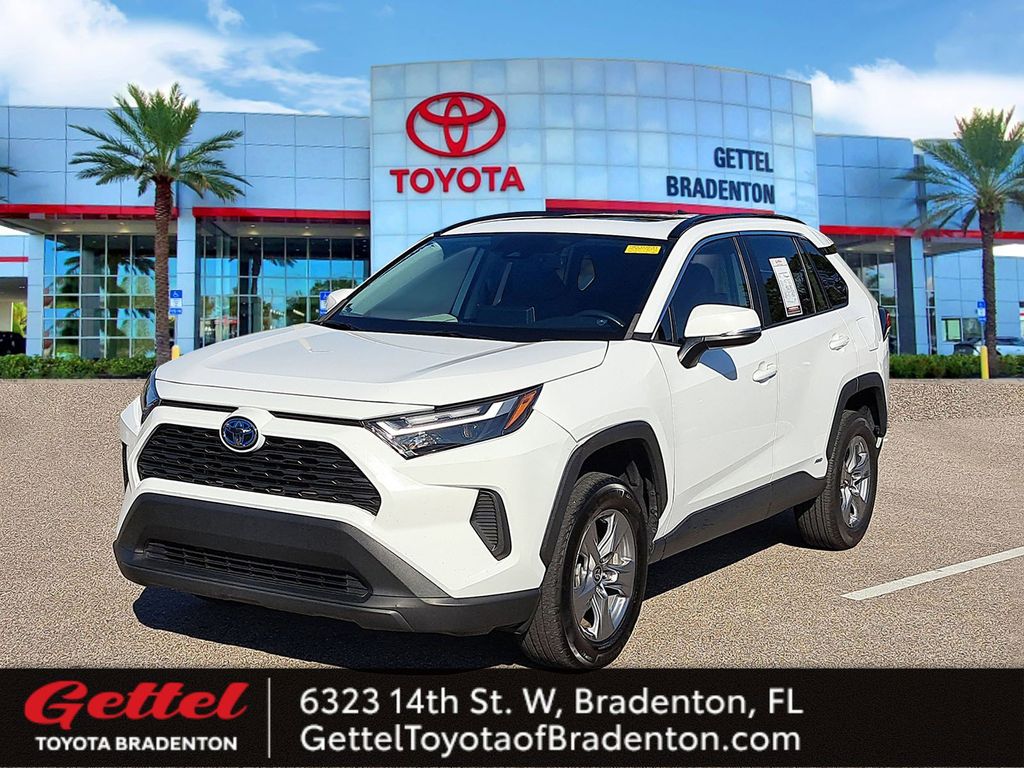 2022 Toyota RAV4 XLE's photo