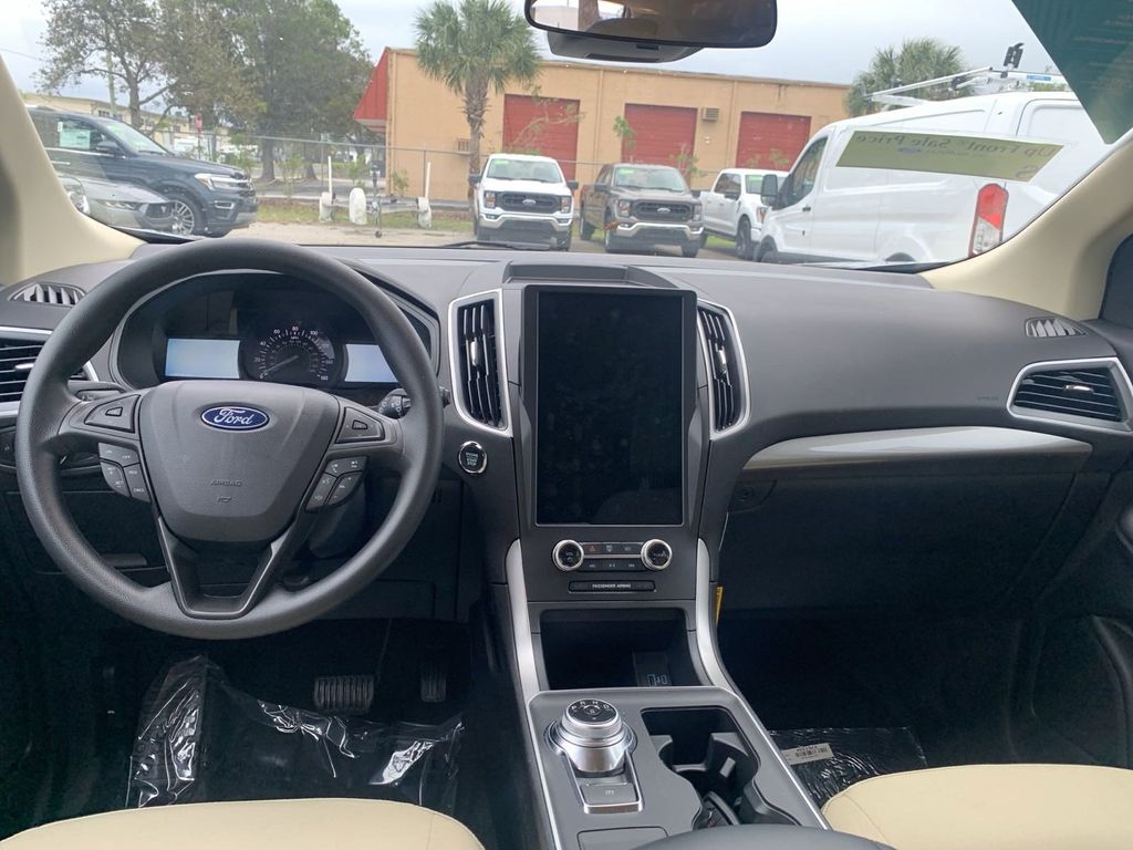 2024 Ford Edge SE photo 4