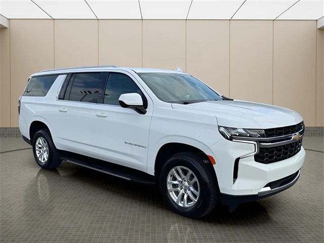 2022 Chevrolet Suburban LT photo 4
