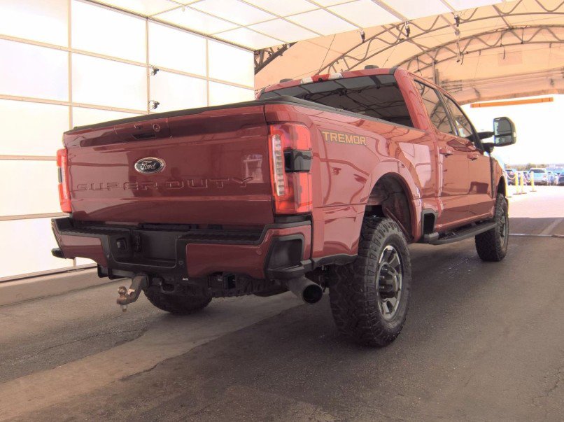 2023 Ford F-250 Lariat photo 2
