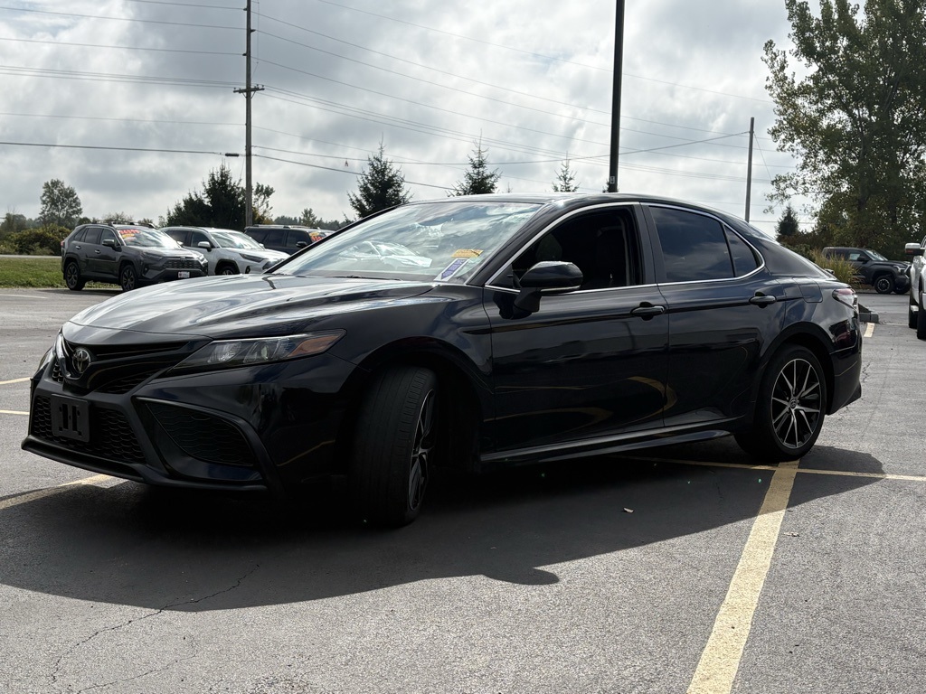 2023 Toyota Camry SE photo 3