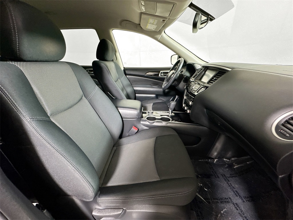 2019 Nissan Pathfinder SV photo 9