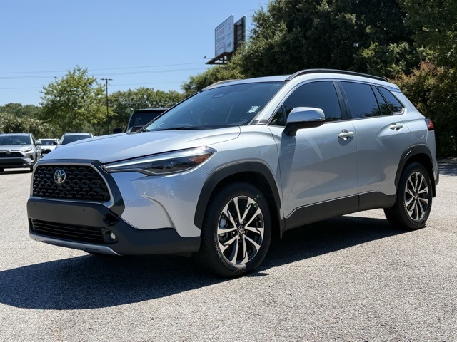 2024 Toyota Corolla Cross XLE photo 2