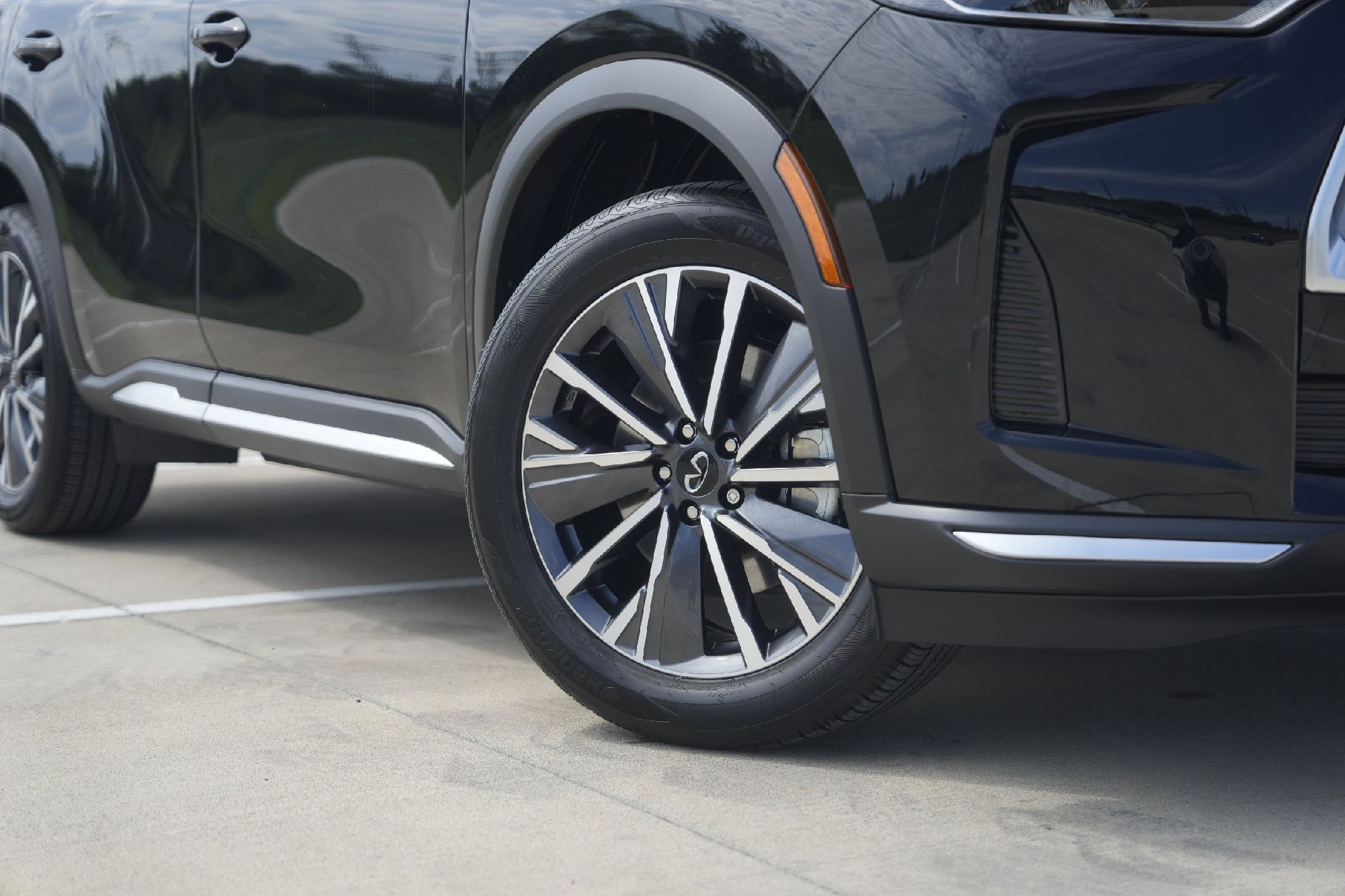 2026 Infiniti QX60 Luxe photo 2