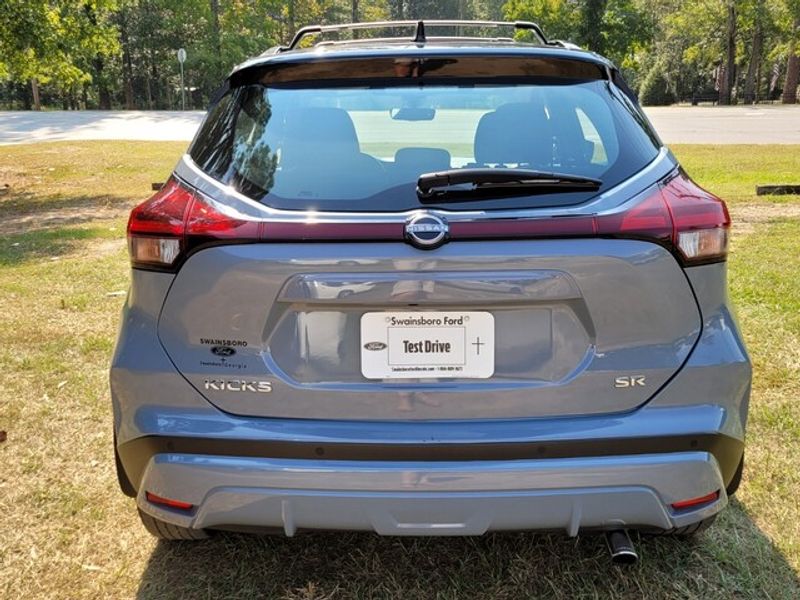 2023 Nissan Kicks SR photo 5