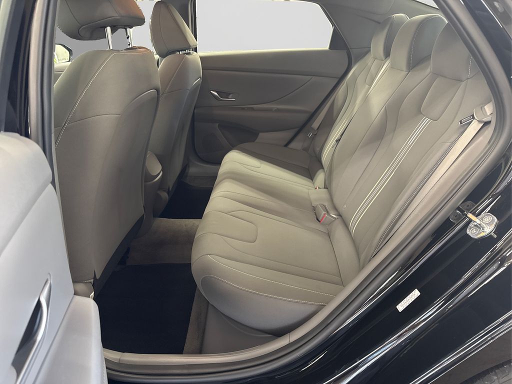2022 Hyundai Elantra SEL photo 10