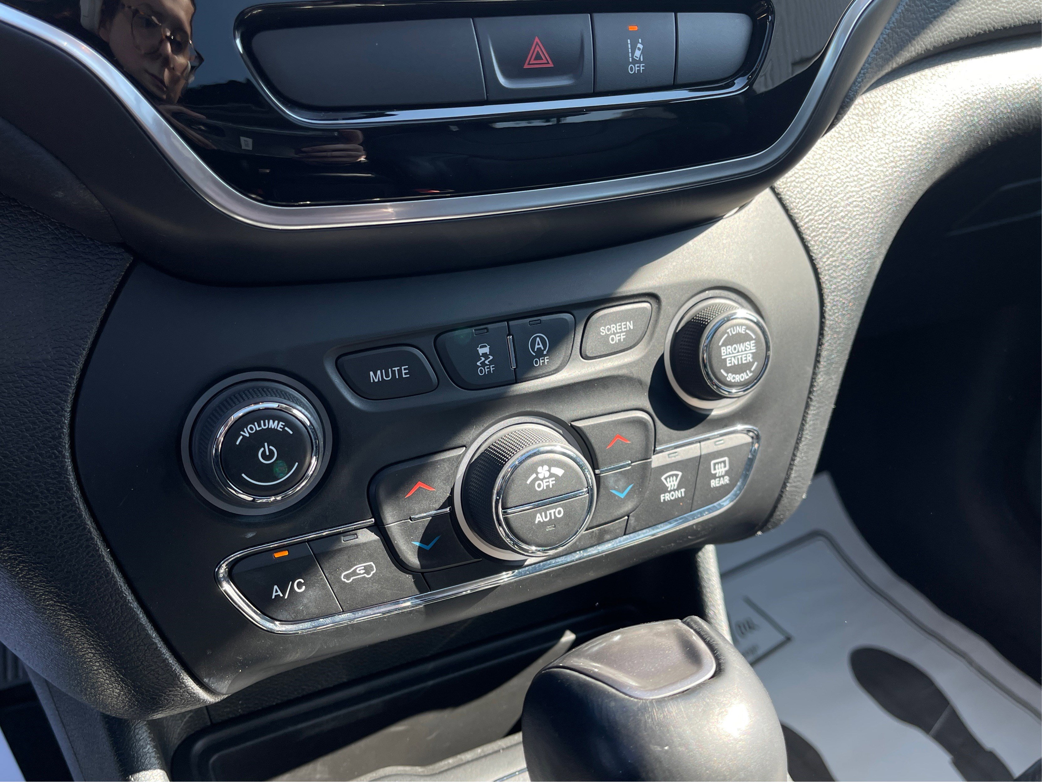 2022 Jeep Cherokee Limited photo 17