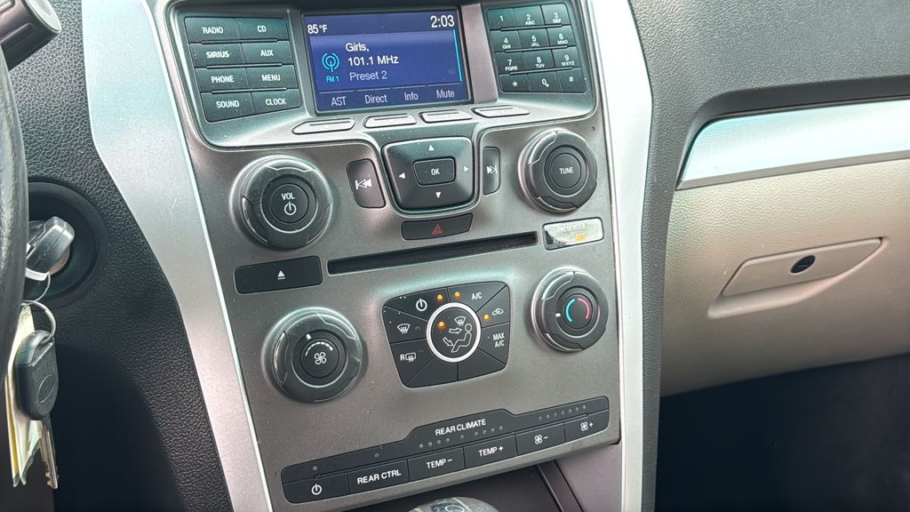 2015 Ford Explorer XLT photo 27