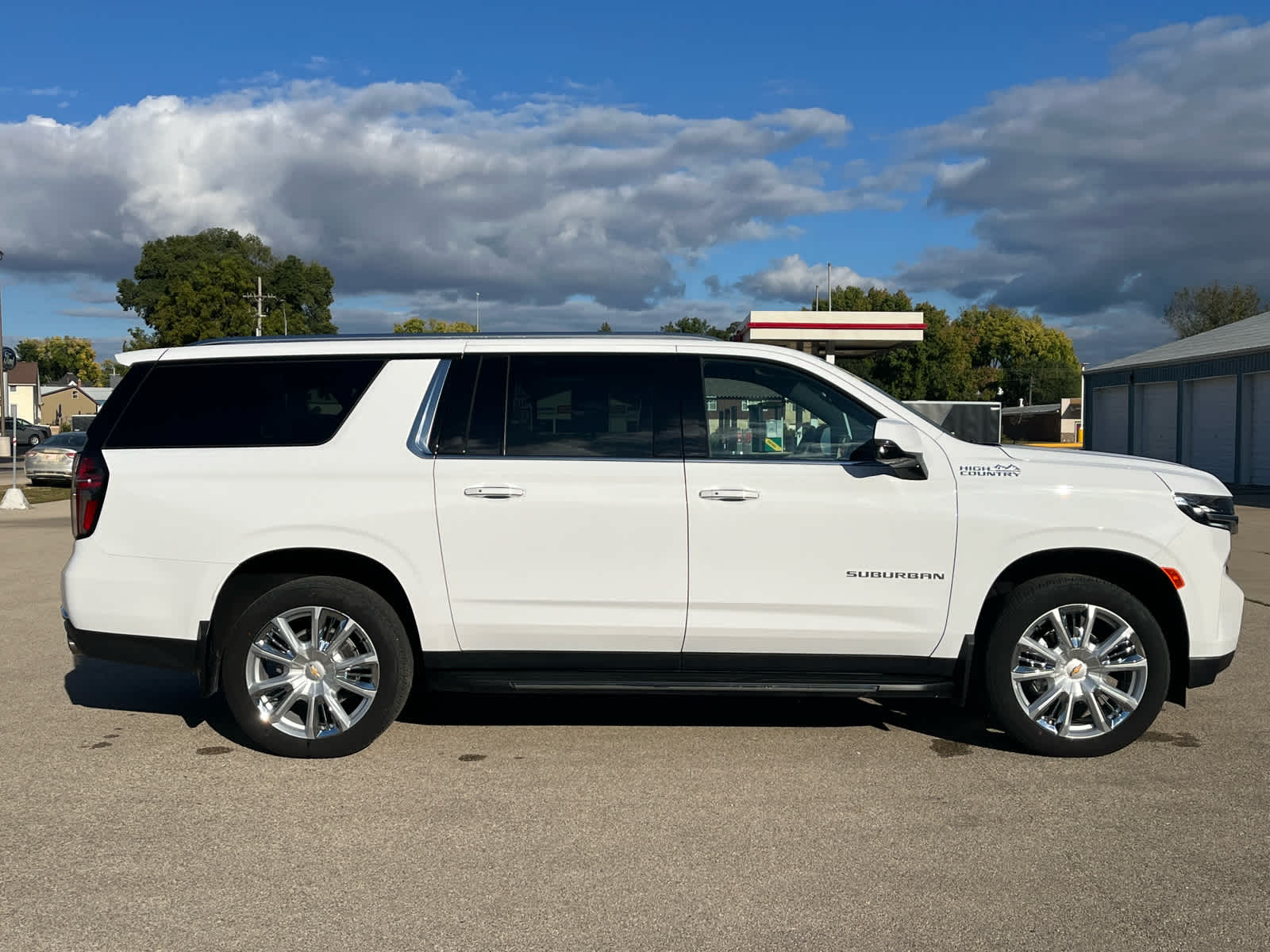 2023 Chevrolet Suburban High Country photo 6