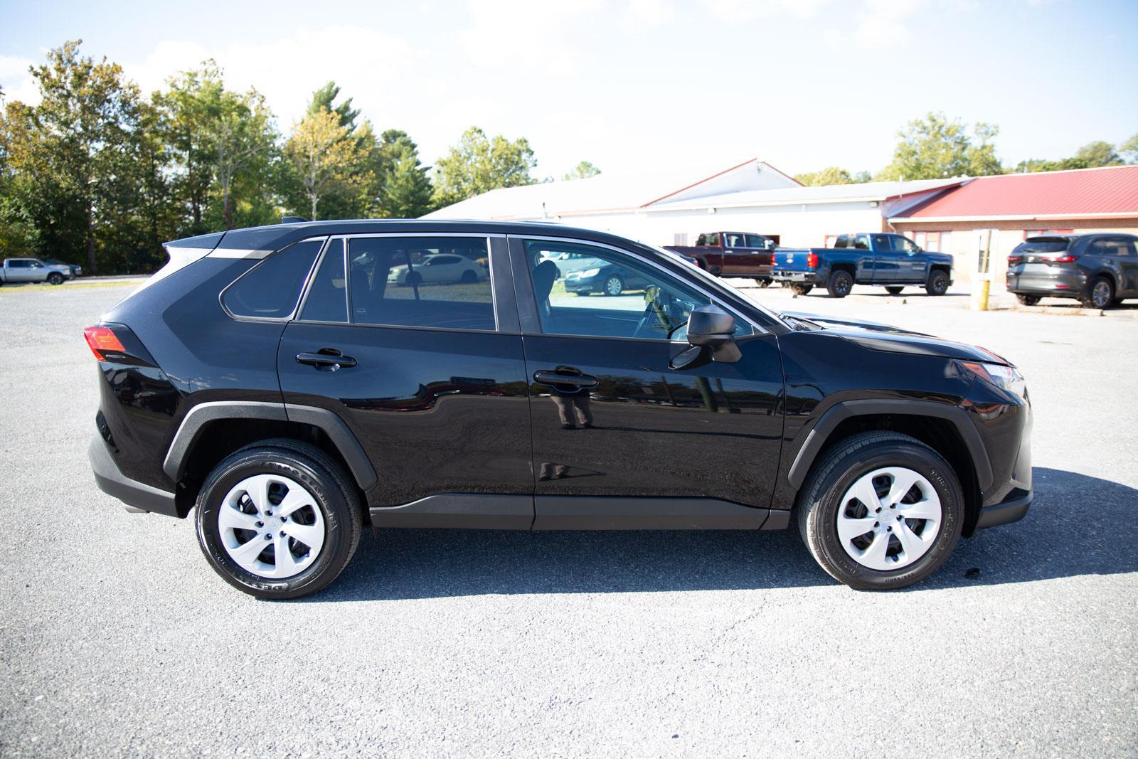 2024 Toyota RAV4 LE photo 2