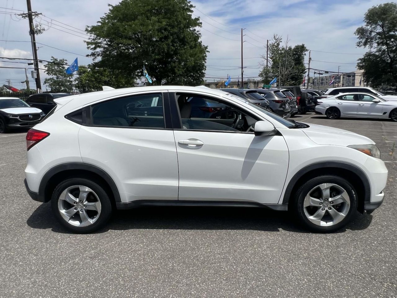 2016 Honda HR-V LX photo 2