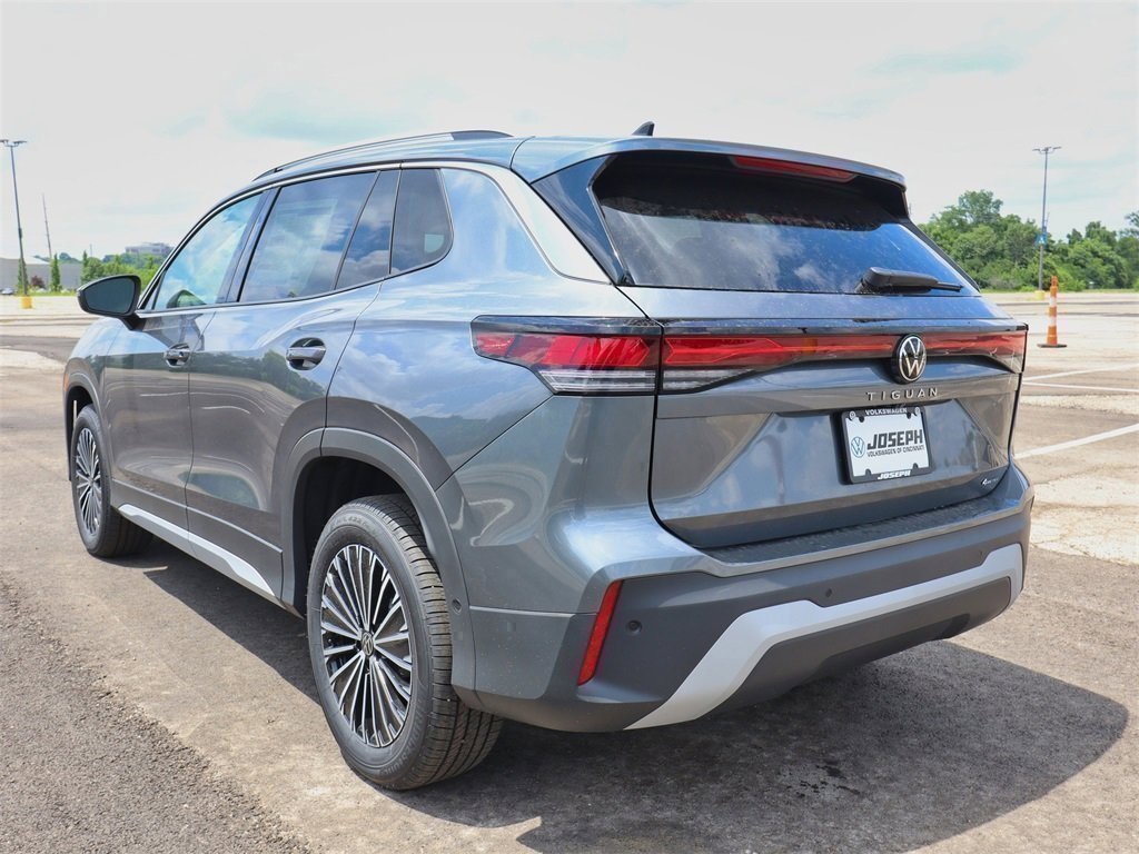 2025 Volkswagen Tiguan S photo 2