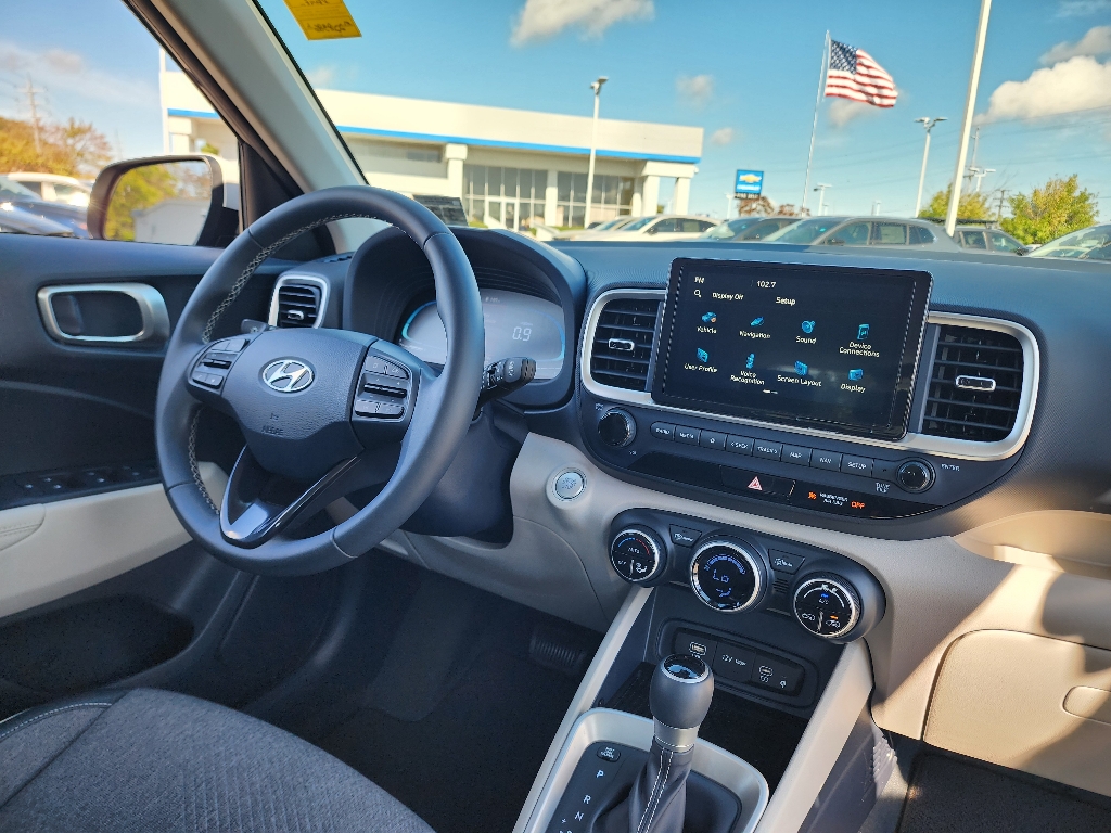 2023 Hyundai Venue Limited photo 20