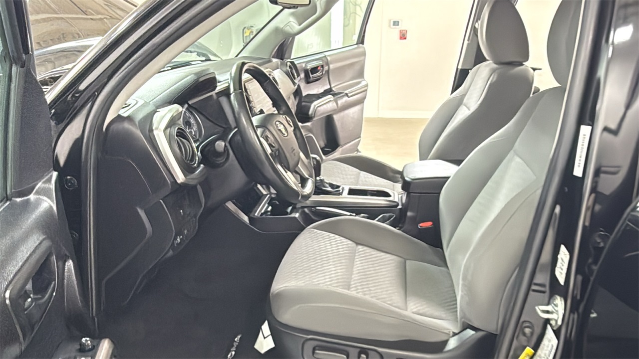 2022 Toyota Tacoma SR5 photo 12