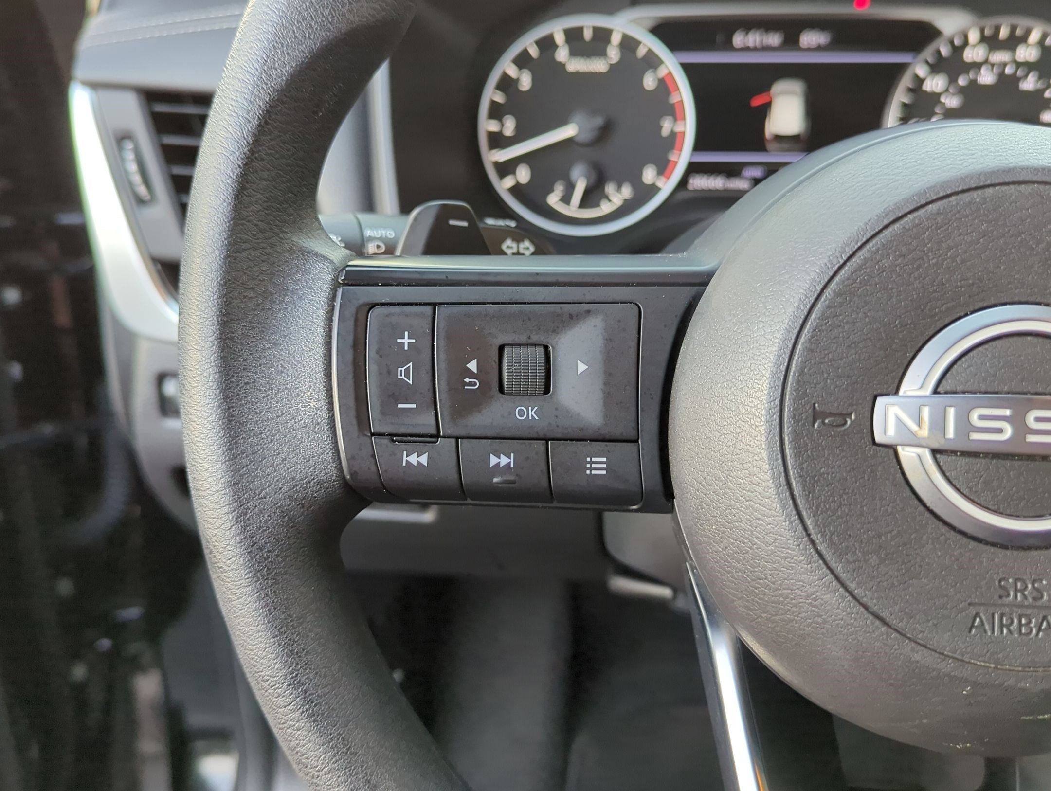 2024 Nissan Rogue SV photo 17