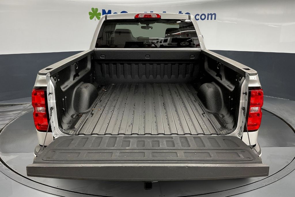 2017 Chevrolet Silverado 1500 Custom photo 17