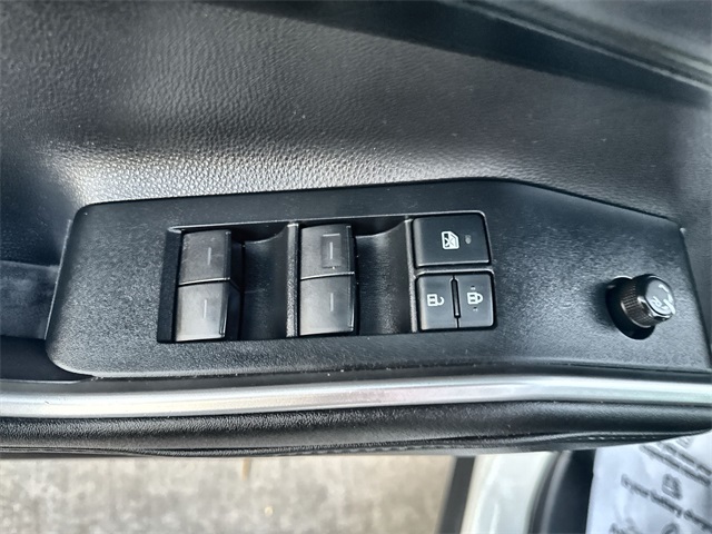 2021 Toyota Highlander Hybrid LE photo 10