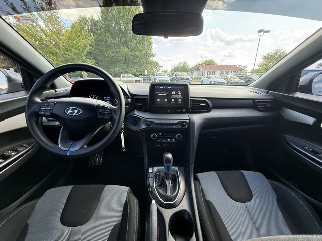 2020 Hyundai Veloster 2.0L Premium photo 18