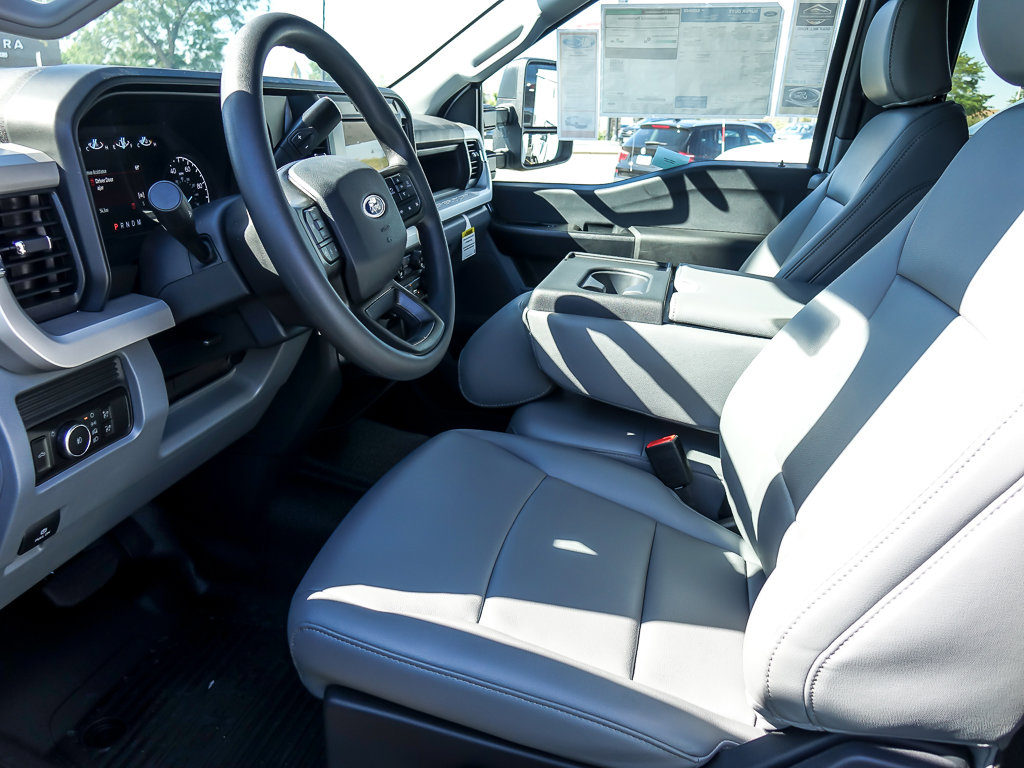 2025 FORD F-350 - Image 17