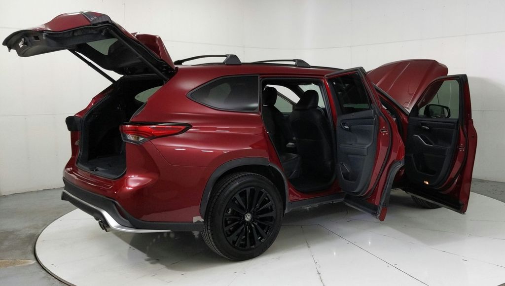 2023 Toyota Highlander XSE photo 12