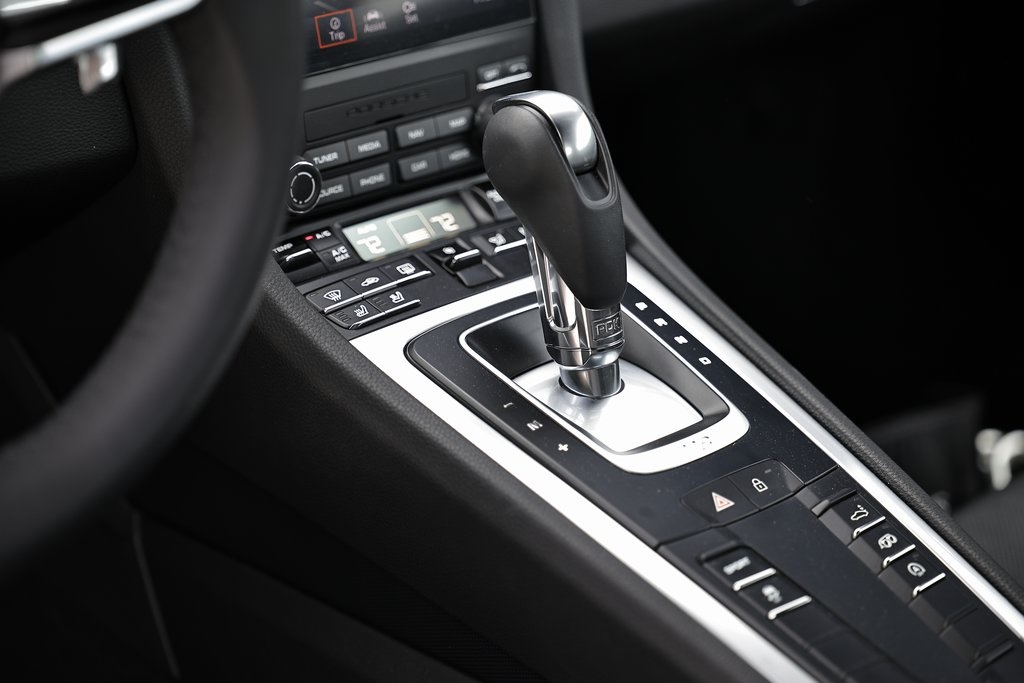 2025 Porsche Cayman Base photo 15