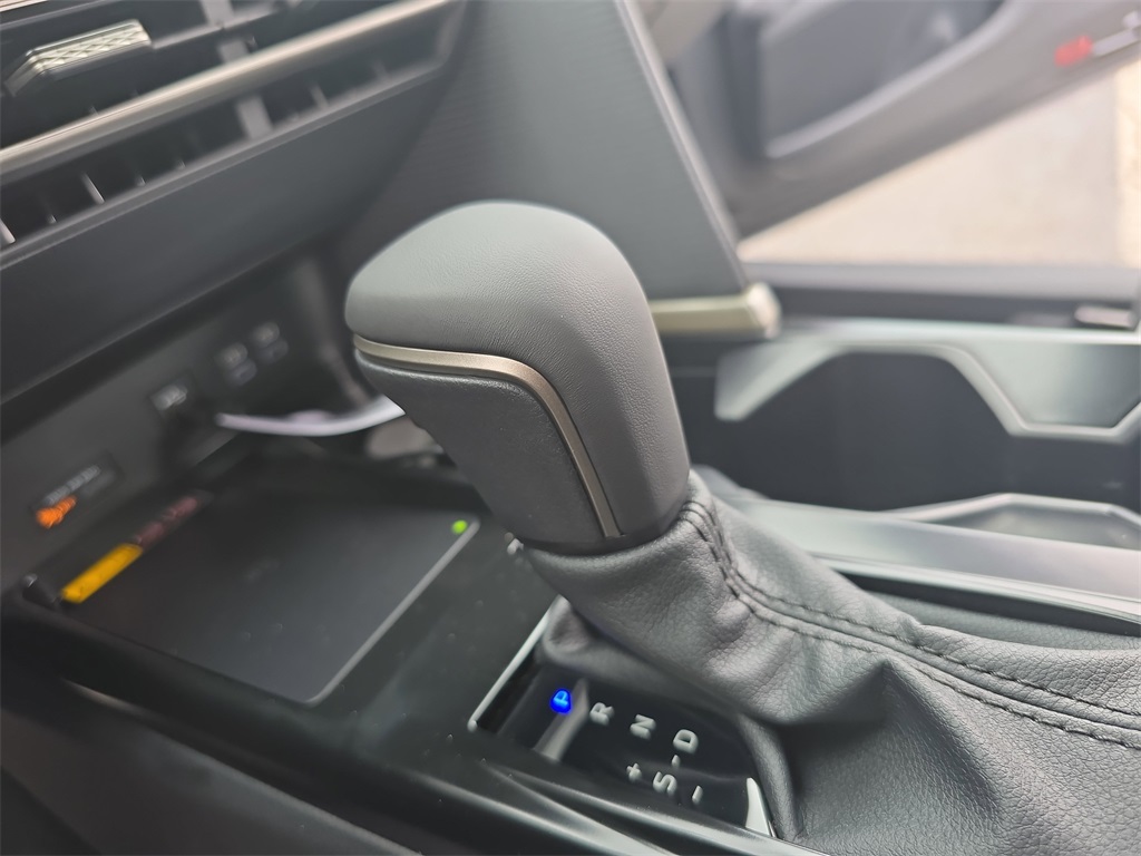 2025 Toyota Camry SE photo 23