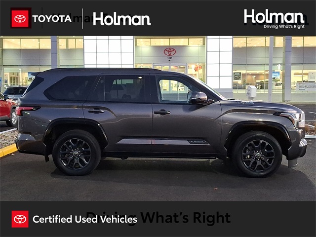 2023 Toyota Sequoia Platinum's photo