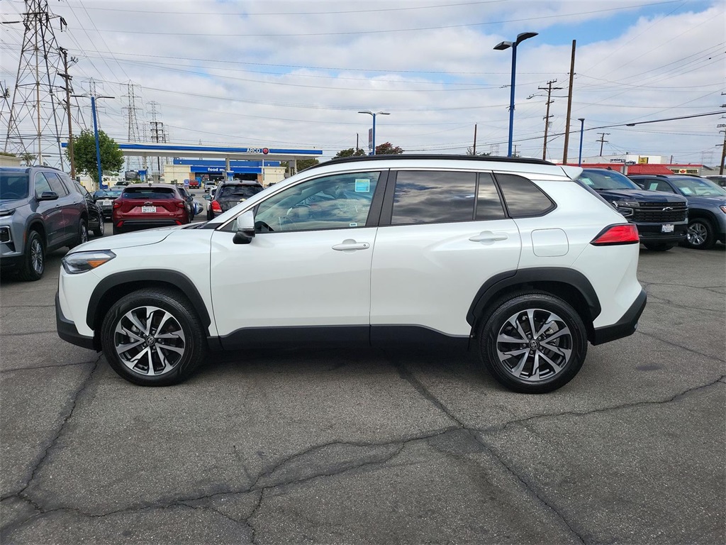 2024 Toyota Corolla Cross XLE photo 31