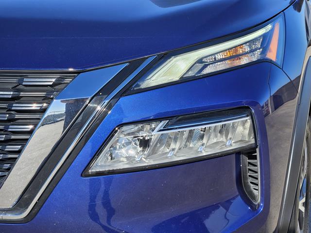 2022 Nissan Rogue SV photo 4