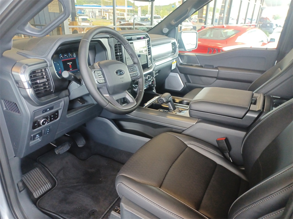2025 Ford F-150 Lariat photo 14