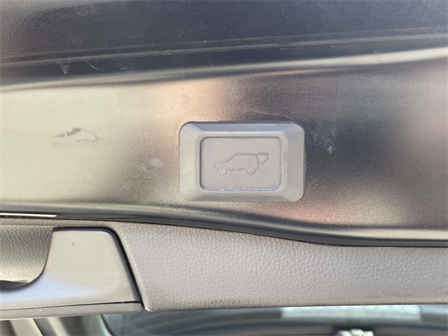 2023 Toyota RAV4 XLE Premium photo 12