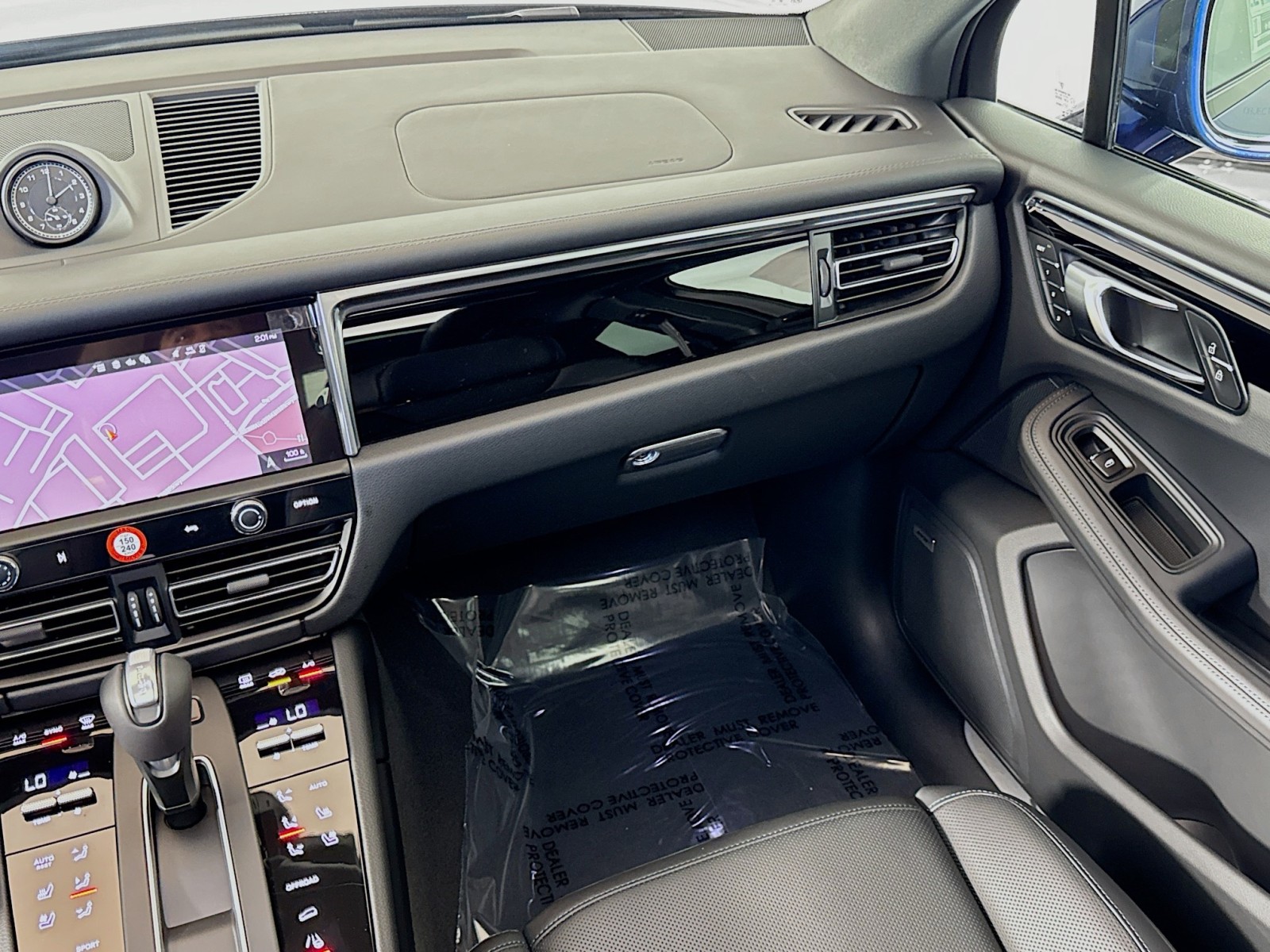 2025 Porsche Macan S photo 21