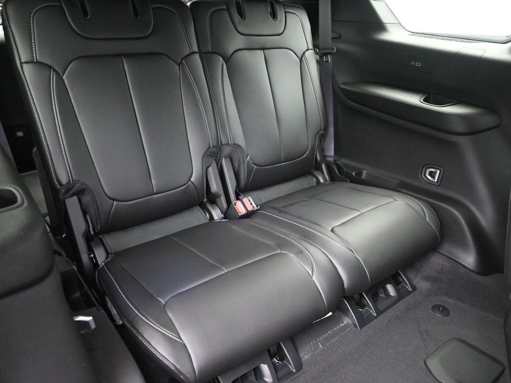 2025 Jeep Grand Cherokee Limited photo 7
